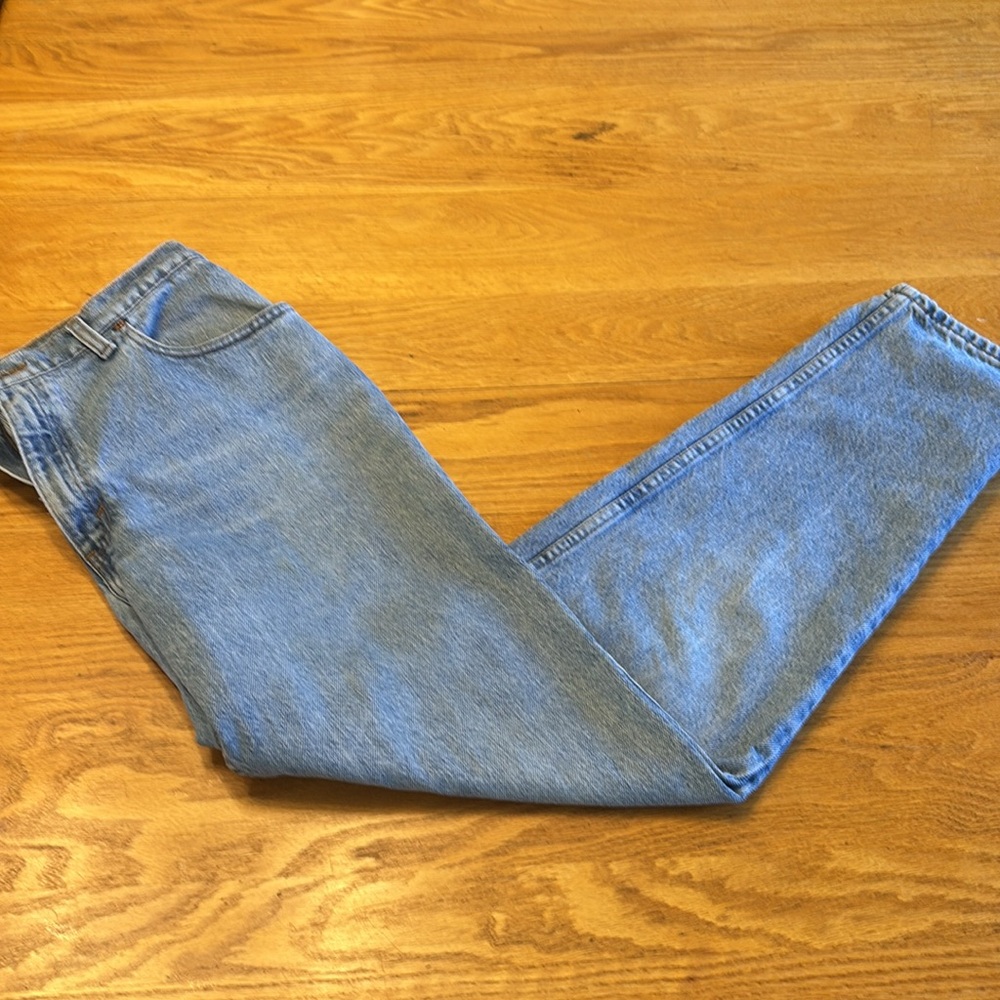 Classic Women’s Levi Blue Jeans - Picture 6 of 6